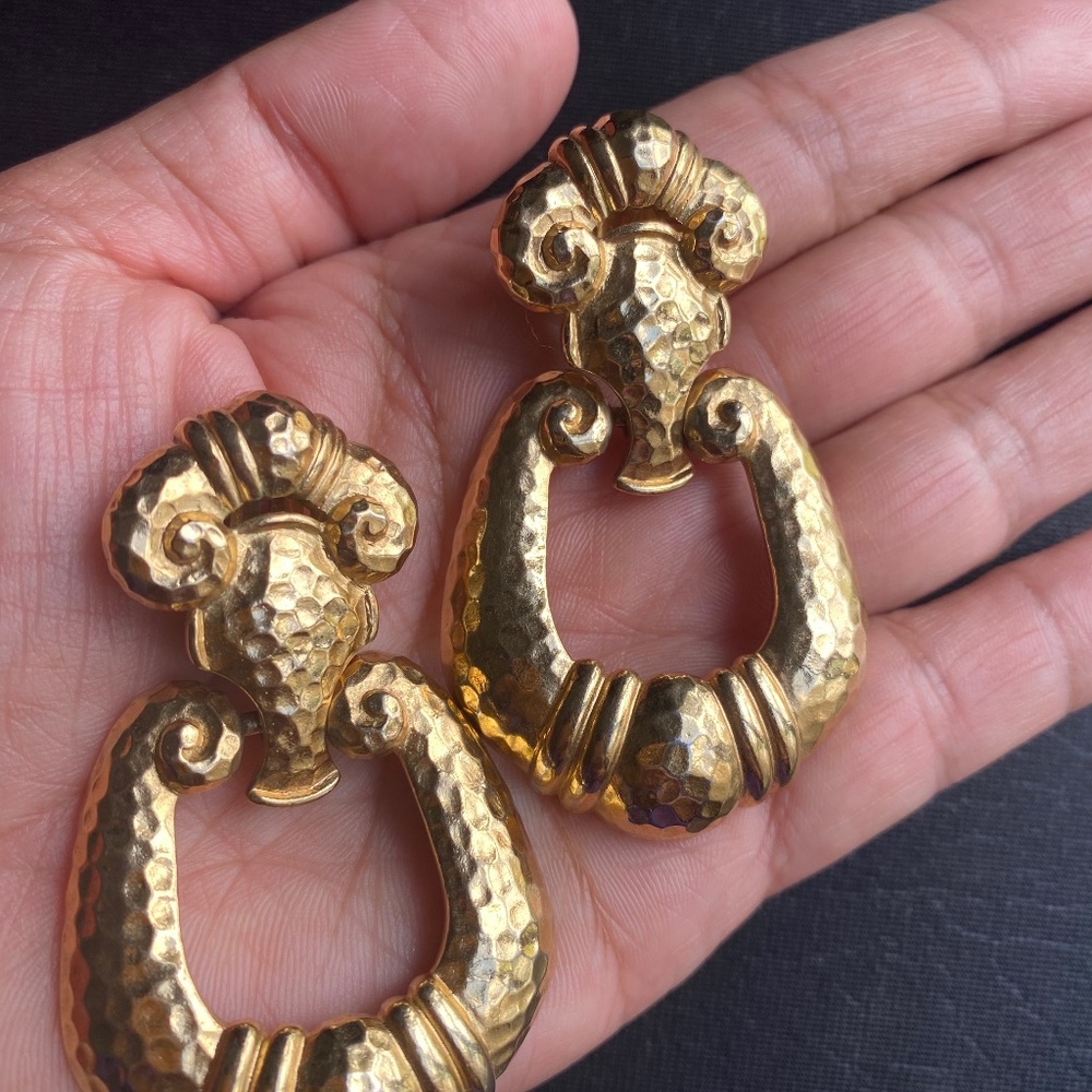 Barrera for Avon, Knocker.